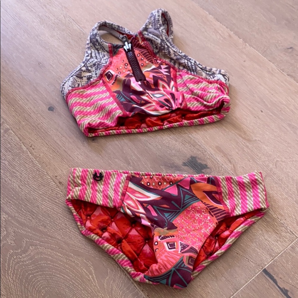Flip able bowl bathing suit